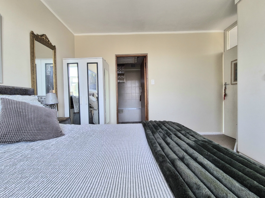 1 Bedroom Property for Sale in Wynberg Upper Western Cape